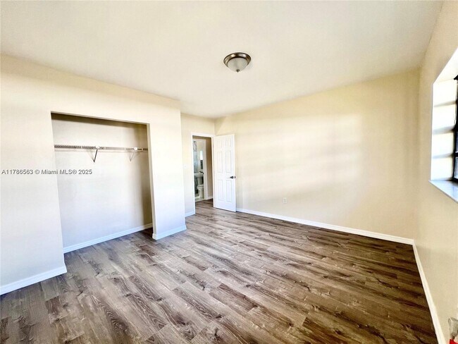 Foto del edificio - 645 NW 1st St