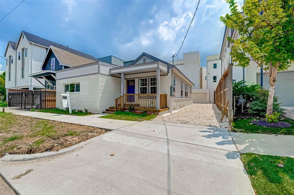 Primary Photo - 1209 Crockett St