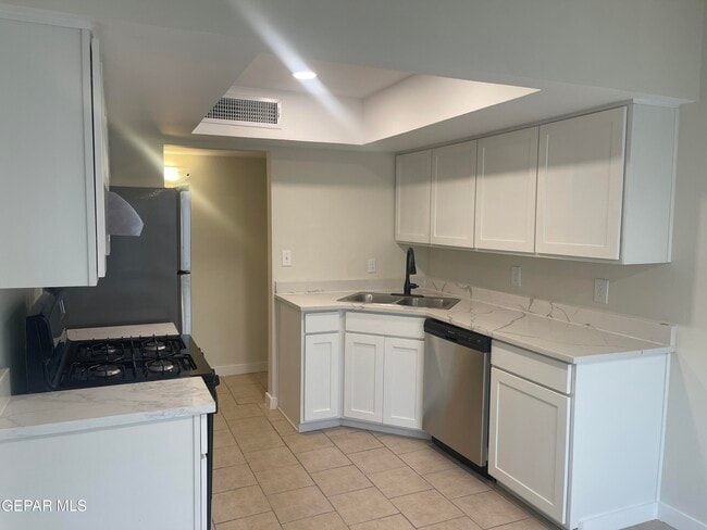 Building Photo - 10642 Cuatro Vistas Dr