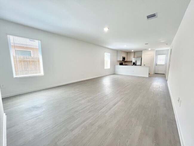 Building Photo - 3019 Mallorca Dr