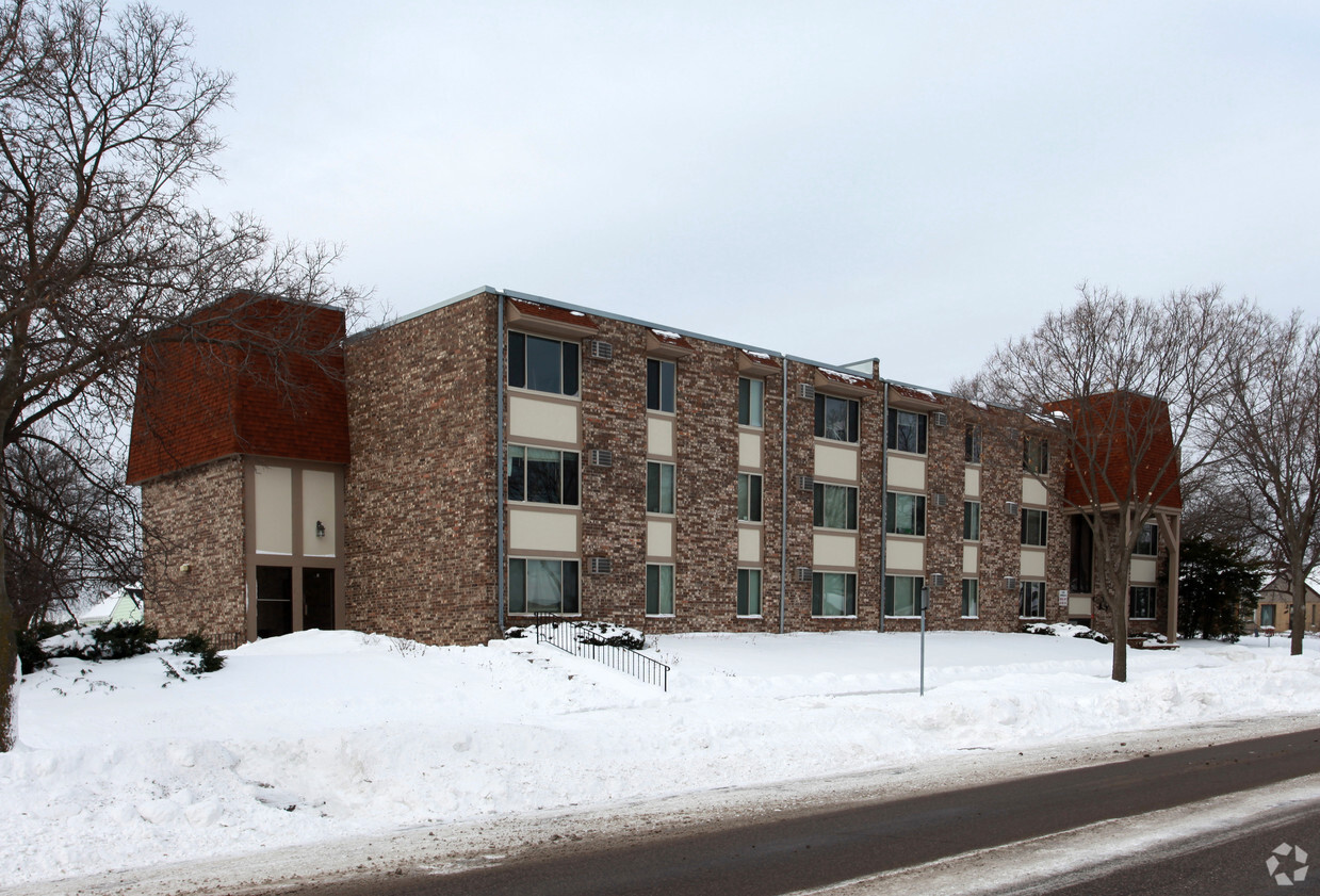 Primary Photo - Minnehaha Park Apartments