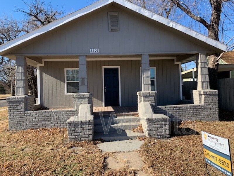 Primary Photo - 2201 N Shelton Ave