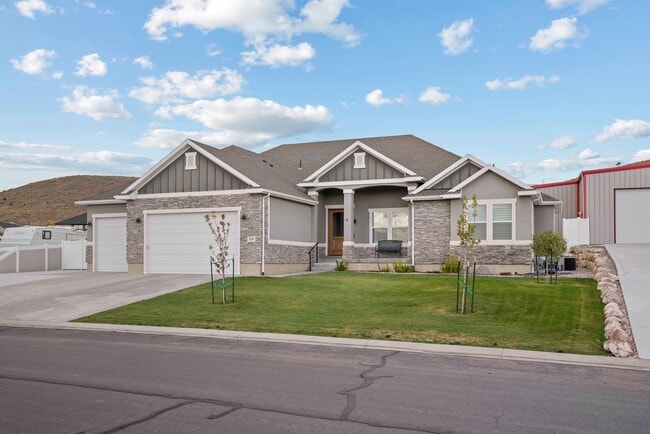Building Photo - 2237 E Horizon Dr