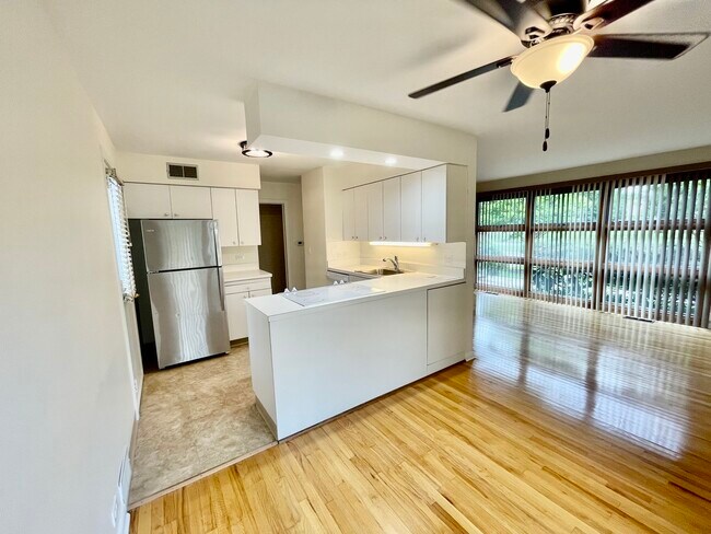 Foto del edificio - 317 Woodlawn Ave