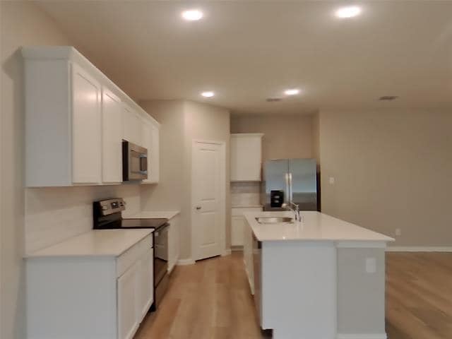 Building Photo - 260 Jenkinson Dr