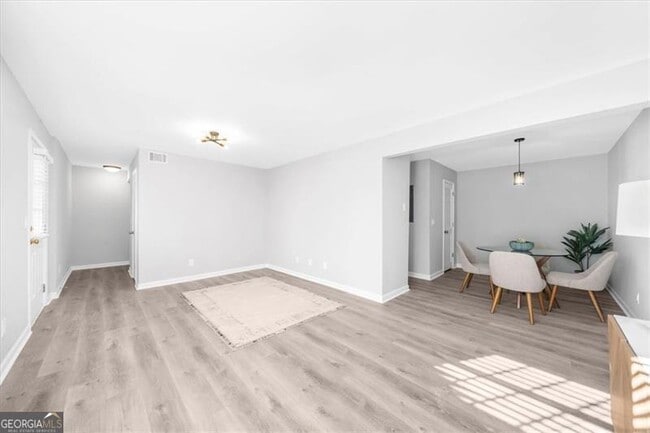 Building Photo - 3091 Colonial Way
