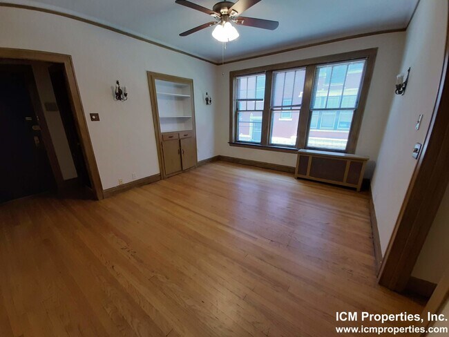 Building Photo - 428 W Surf St