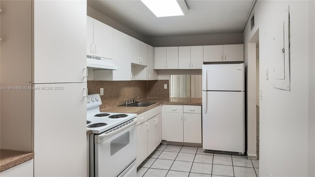 Foto del edificio - 6620 W 2nd Ct