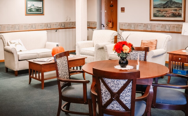 Lounge - Luther Manor at Hillcrest