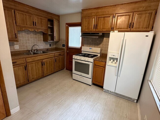 Building Photo - Spacious 3-Bed/1.5-Bath Home in Columbus: ...
