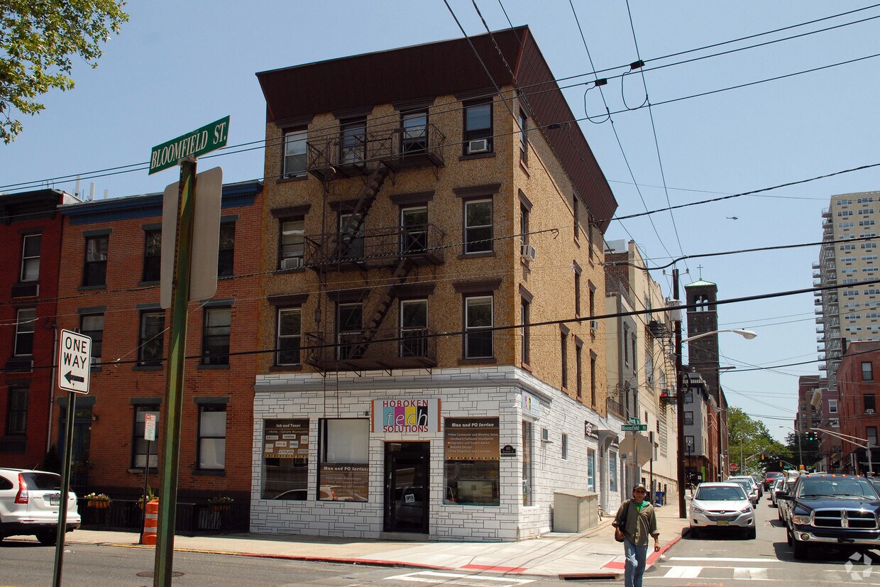 Building Photo - 401 Bloomfield St