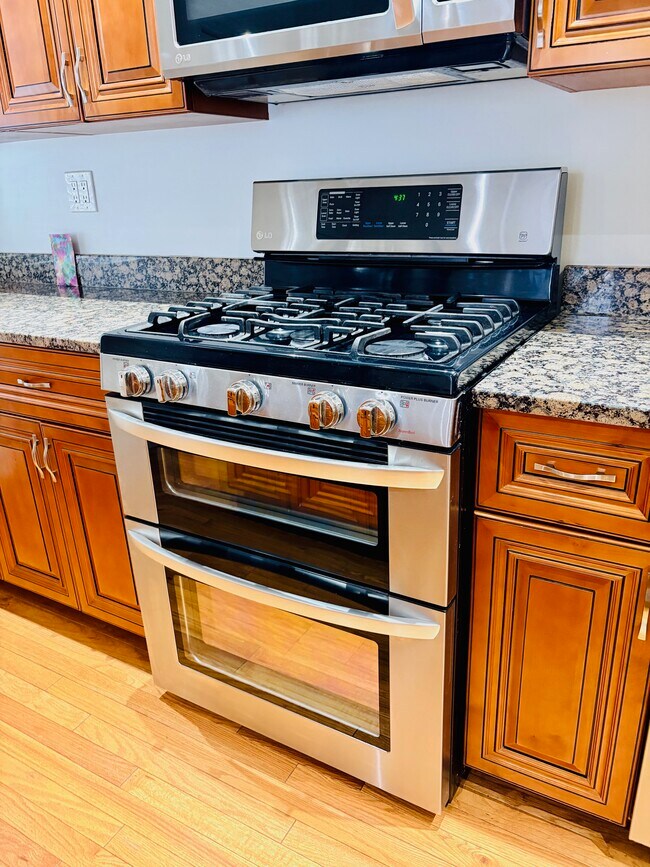 Foto del edificio - 3236 W Augusta Blvd