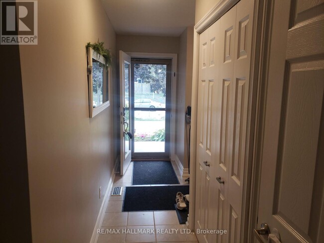 Building Photo - 551 Dorchester Dr