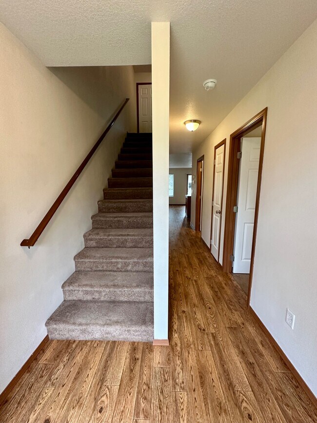 Foto del edificio - 297 Sowell Dr