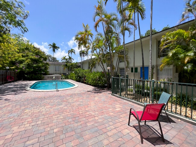 Building Photo - Hideaway in the Grove