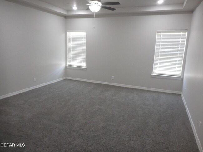 Building Photo - 552 Pne Vly Pl