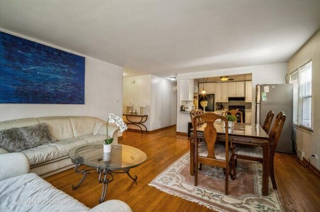 Foto del edificio - 4914 Louise St