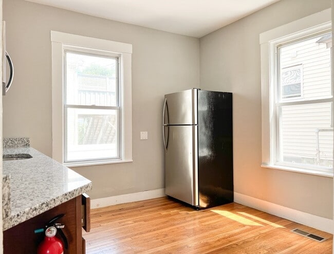 Foto del edificio - 642 Moody St