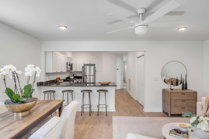 Photo - 207 W Poplar St