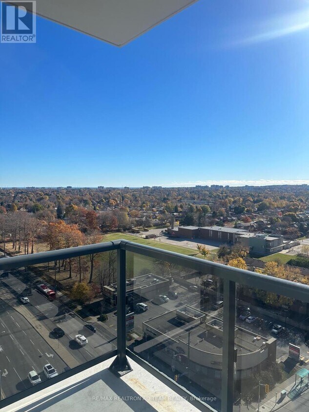 Photo principale - 1350 Ellesmere Rd