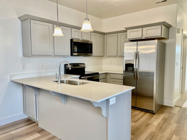 Building Photo - 687 N 380 W