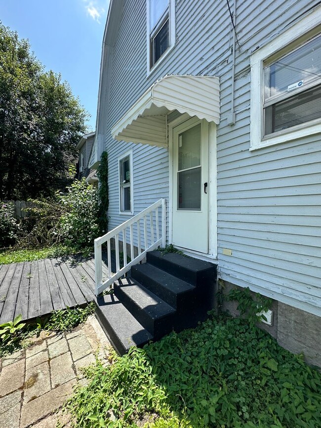 Building Photo - 523 Nicholas St