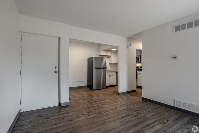 Interior Photo - Londondale Village