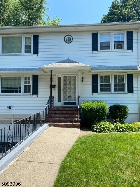 Building Photo - 549 Broughton Ave