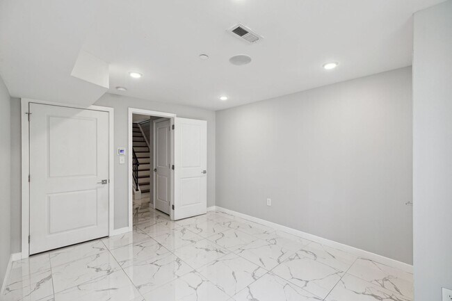 Photo - 1847 E Huntingdon St Apartment