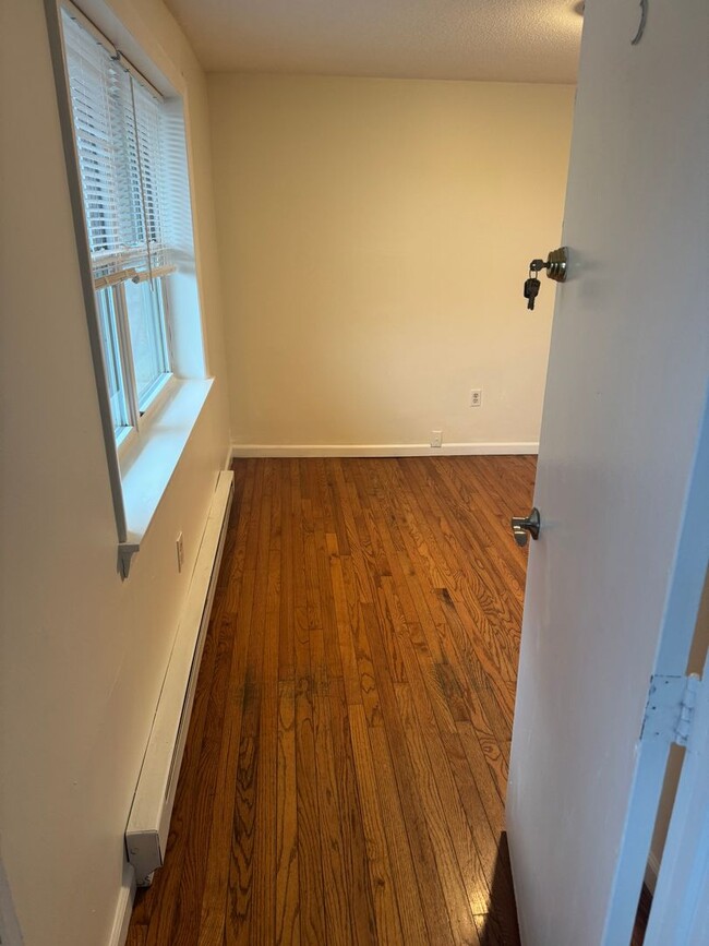 Building Photo - One Bedroom Unit--Southwick Ma
