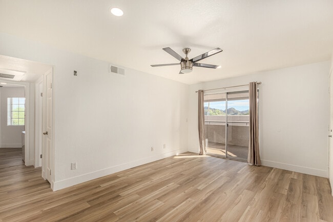 Sala de estar 1 - 1720 E Thunderbird Rd