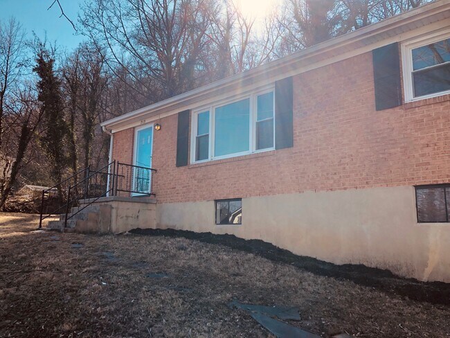 Foto del edificio - 715 Riverland Rd SE