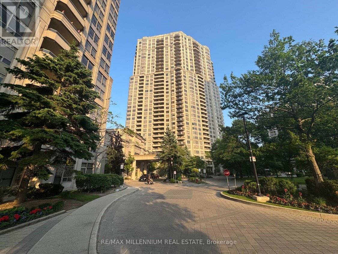 Photo principale - 25-425 Kingsbridge Garden Cir