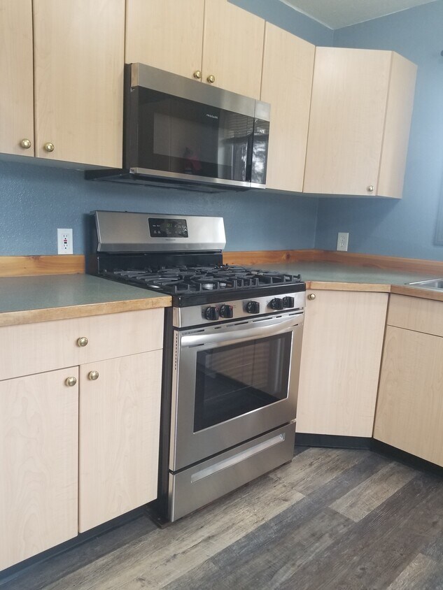 Kitchen - 45941 Miller Loop Rd