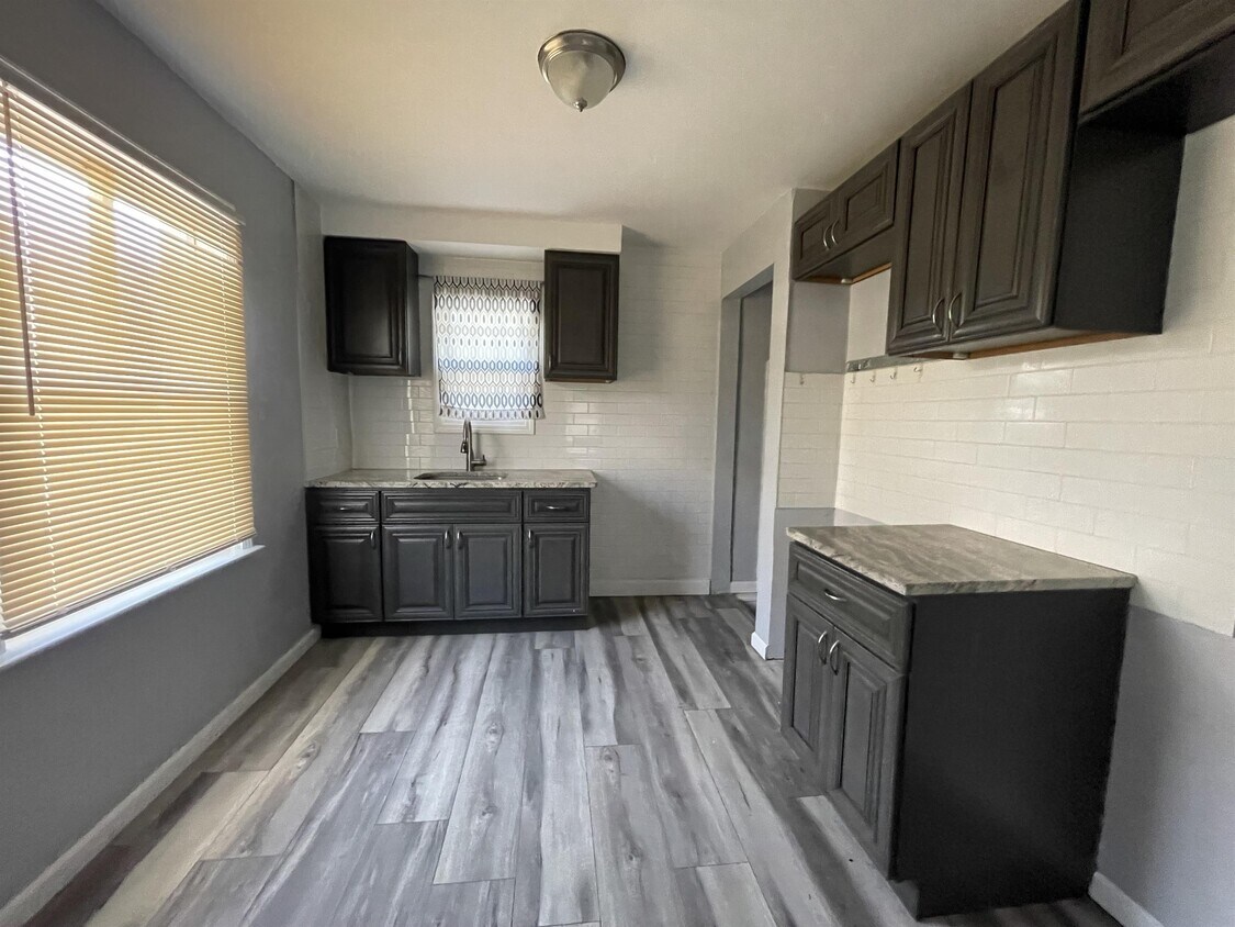 19821 Lyndon St, Detroit, MI 48223 House for Rent in Detroit, MI