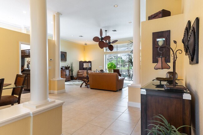 Foto del edificio - Beautiful 2-Bed Pool Home with Deeded Golf...