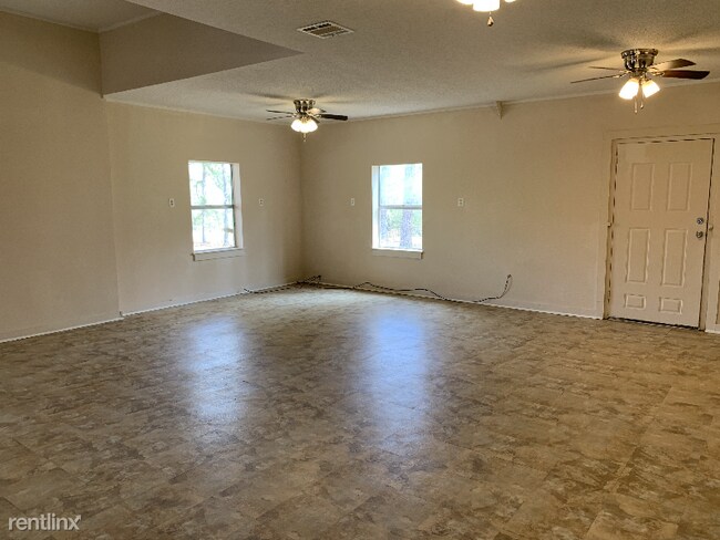Building Photo - 3 br, 1 bath House - 163 White Oak Rd.