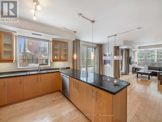 Building Photo - 168 King St E