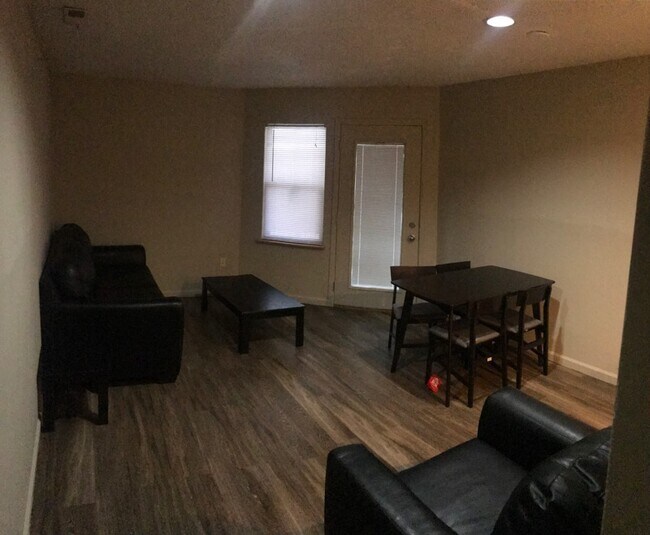 Foto del edificio - 906 S Oak St