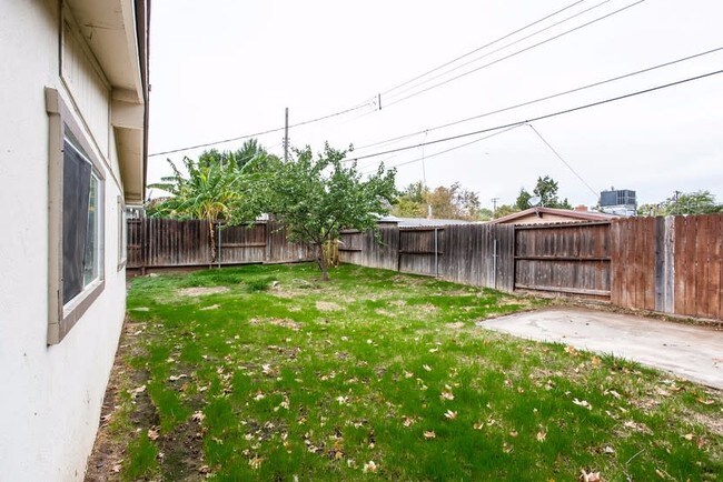 Building Photo - 3837 Santa Fe Way