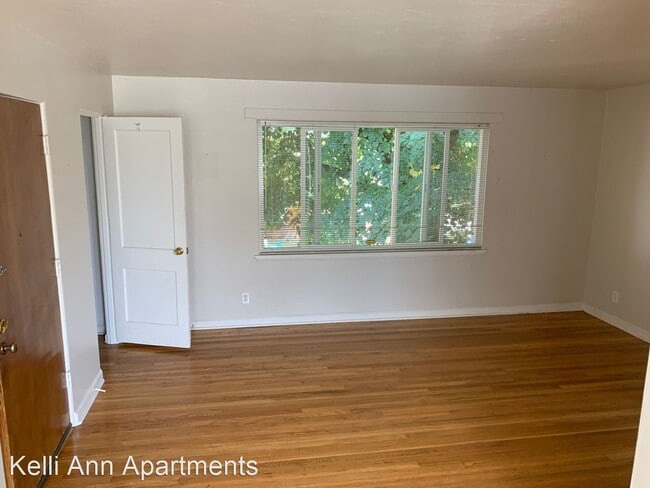 Building Photo - 5740 SE Milwaukie Ave
