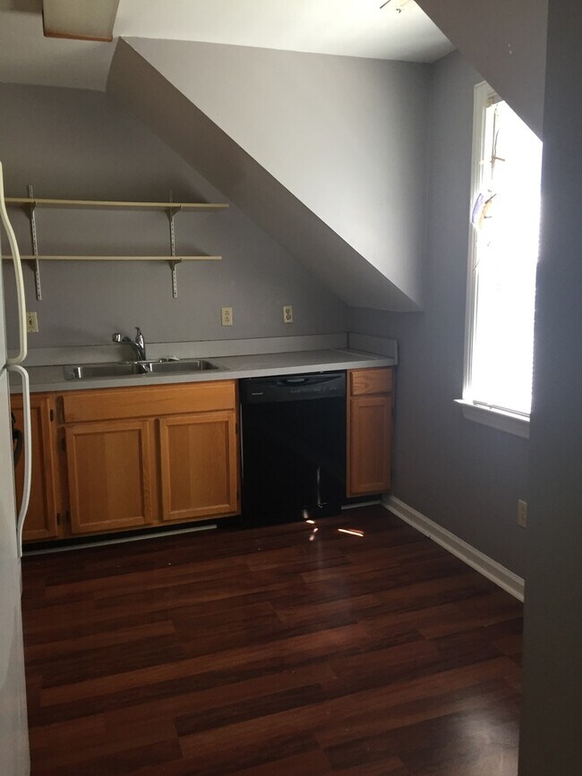 Foto del edificio - 1 BED / 1 BATH DUPLEX