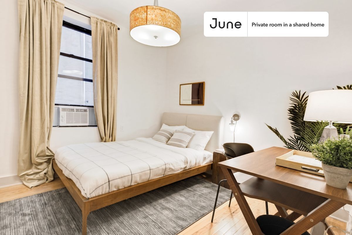 Foto principal - Private bedroom in 4 bed/1 bath Home