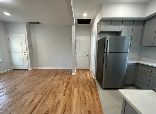 Building Photo - 558-562-562 Court St