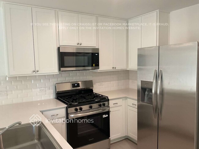 Building Photo - 3950 Saddleback Dr