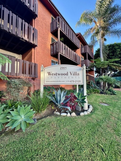 Building Photo - Westwood Villa