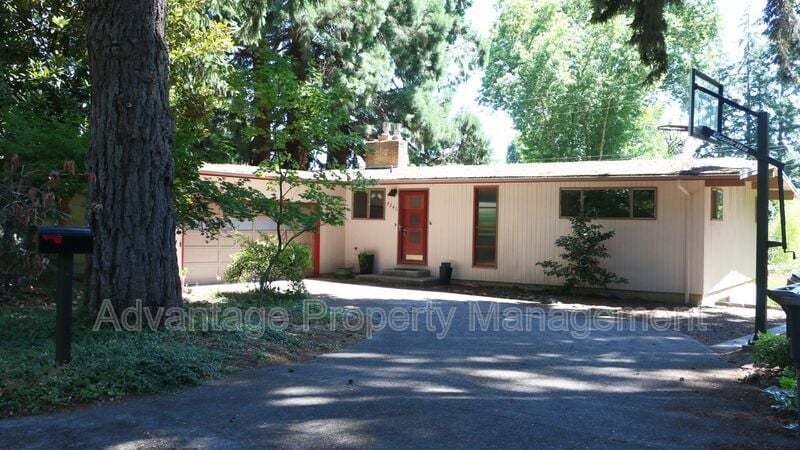 Primary Photo - 3240 NW Elmwood Dr
