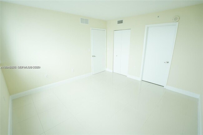 Foto del edificio - 1861 NW South River Dr