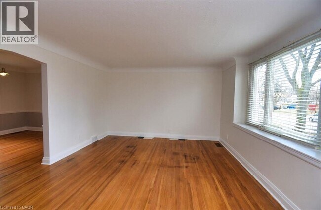 Photo du bâtiment - 80 MacLennan Ave