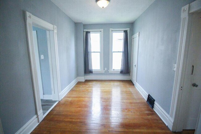 Building Photo - 1532 D Ave NE